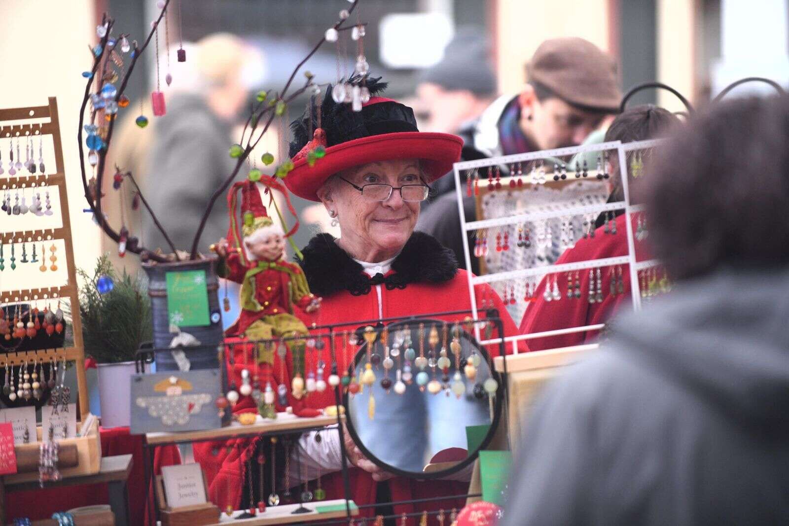 Come rain or shine: Victorian Christmas continues holiday street faire tradition